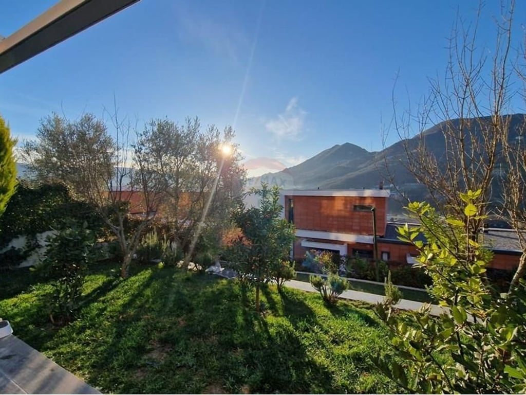 Villa di 3 piani in vendita vicino a TEG!