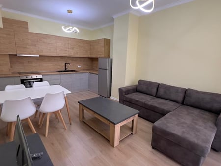 JEPET ME QERA APARTAMENT 2+1 NE ASTIR, PRANE GRAND