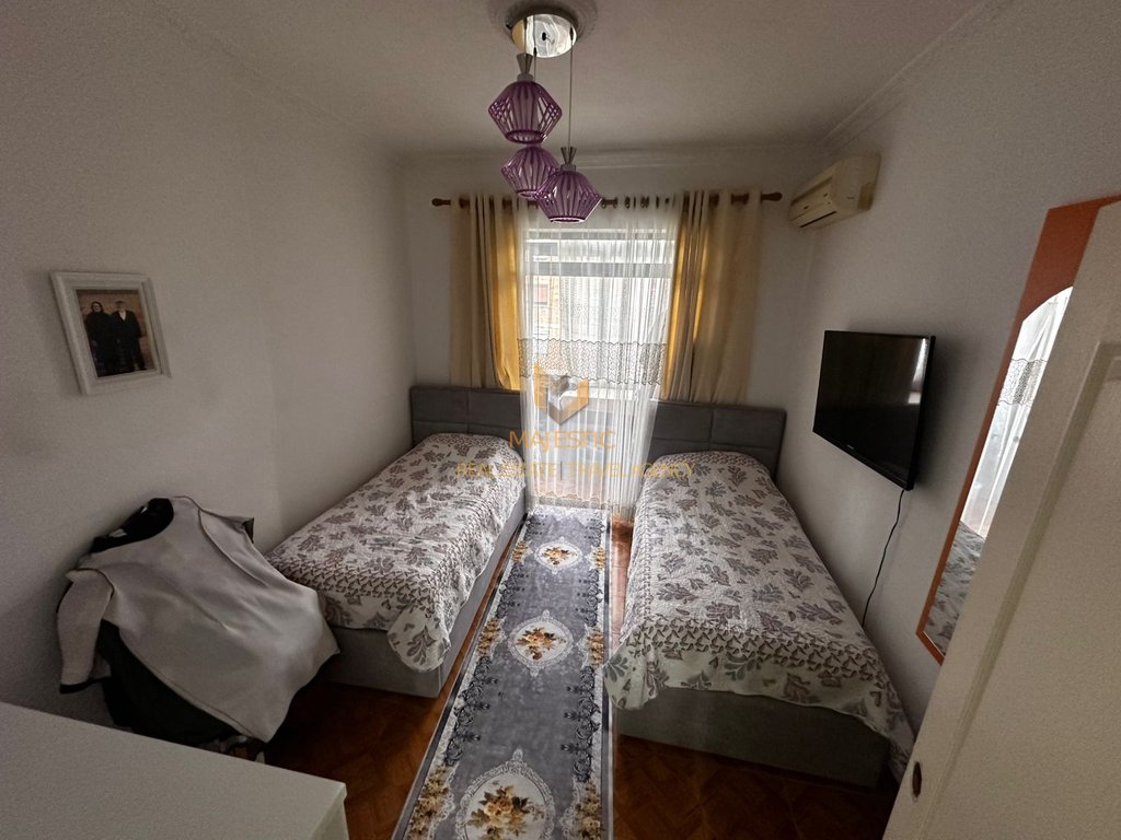 Shitet apartament 2+1 ne Myslym Shyr