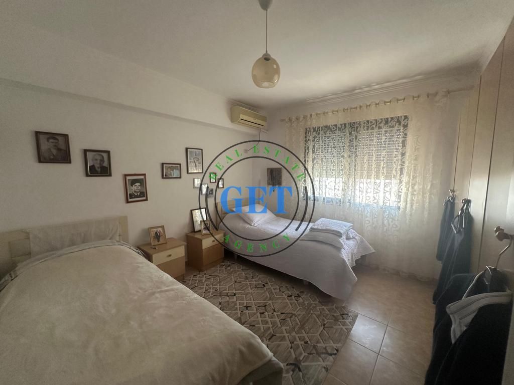 Shitet Apartament 2+1,Prane Shkolles "Qemal Mici", Durres  Stadiumi 85,000 €