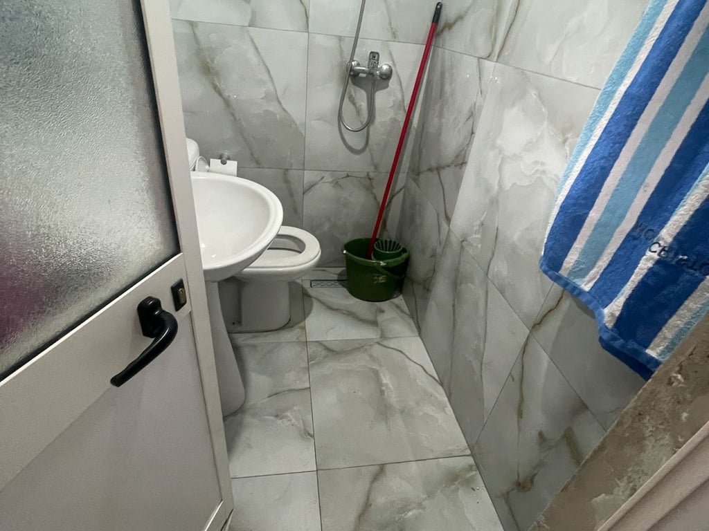 A 1+1 entrance is for rent in Don Bosko near Bar Artisti.