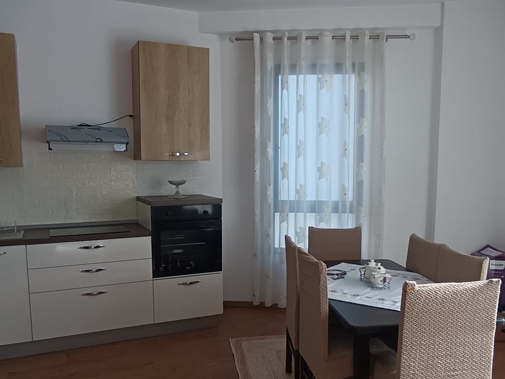 1+1 apartment for rent, Pharmacy Crossroad 10 (Dibra Street) Price: 50,000 New Lek