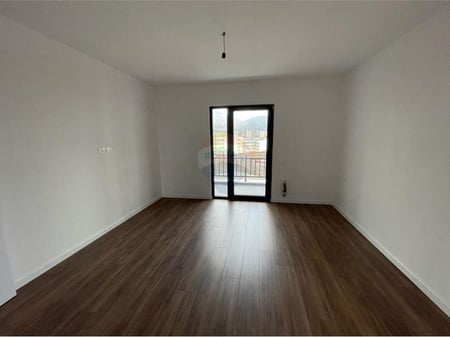 APARTAMENT 2+1 ME QIRA