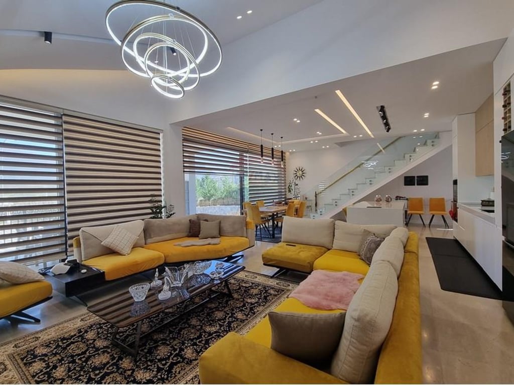 LUXURIOUS VILLA FOR RENT IN BERZHITE!