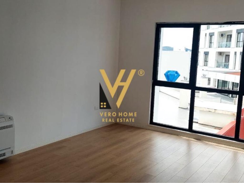 JEPET ZYRE 80 M2 ME QERA TE ARLIS , RRUGA E DIBRES 500 EURO