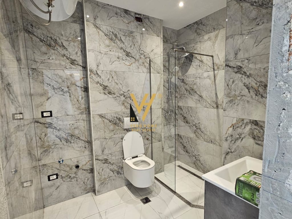 JEPET ZYRE 120 M2 ME QERA TE ZOGU I ZI 1.400 EURO