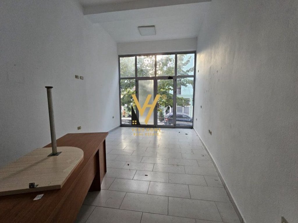 STORE FOR SALE 32 M2 ON MINE PEZA STREET 95,000 EURO