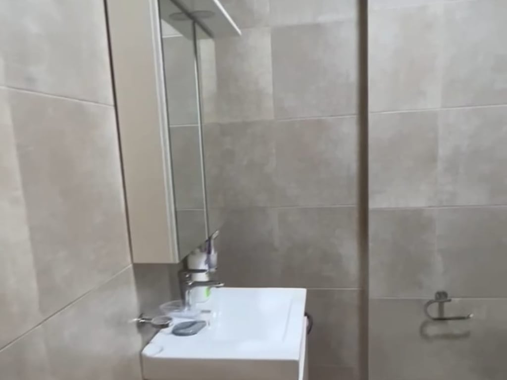 A 2+1+2 apartment is available at Dinamo market, Ferit Xhajko street.