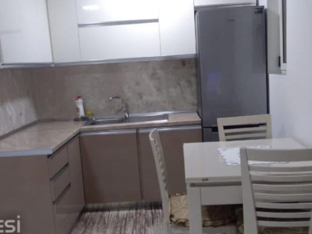 Jepet me qera apartament 1+1 prane Restorant Durresit
