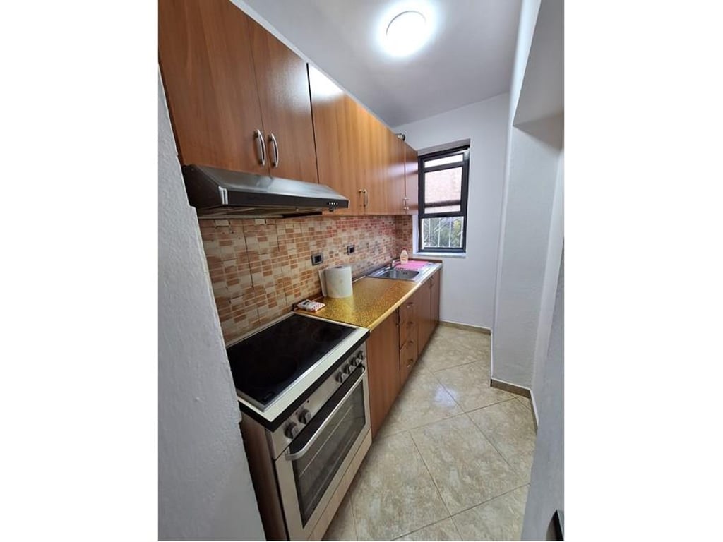 Apartament 1+1+Oborr per qira!