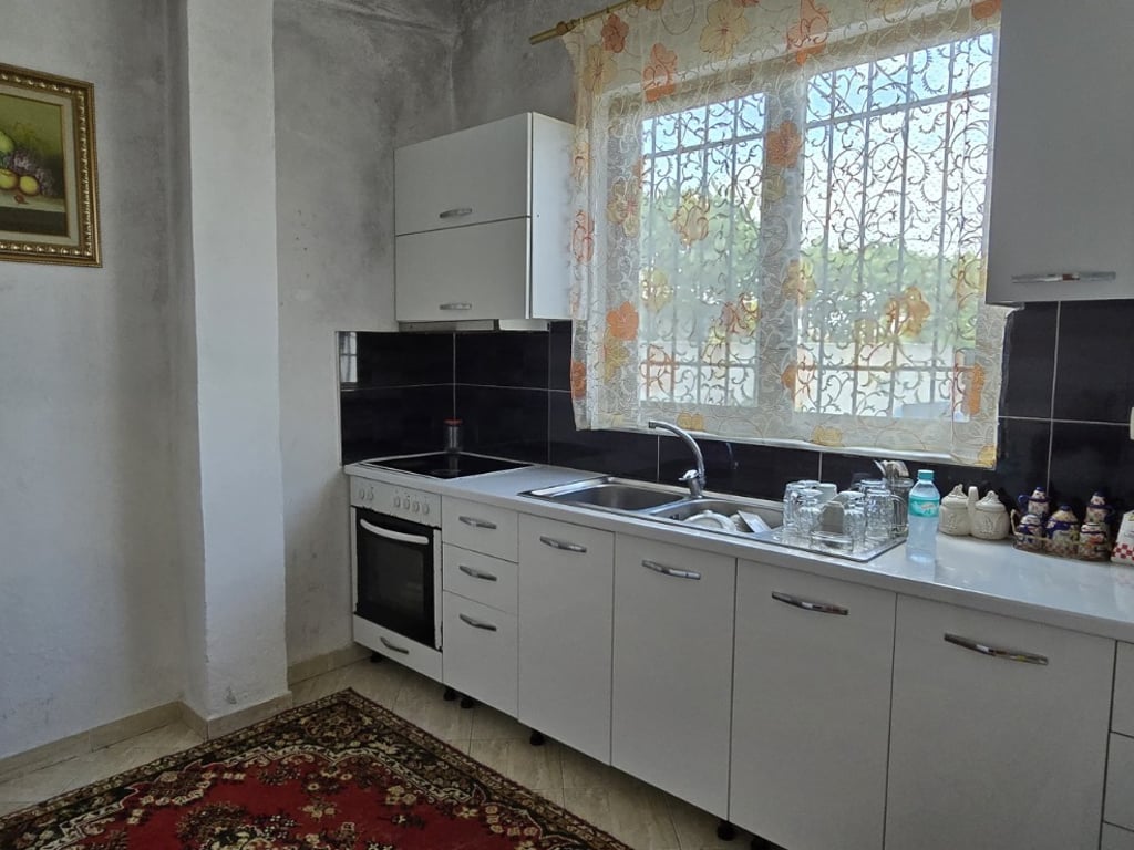 Shtëpi Private në Shitje me vendodhje te rruga Petrit Radovicka te Kthesa e Kamzës.