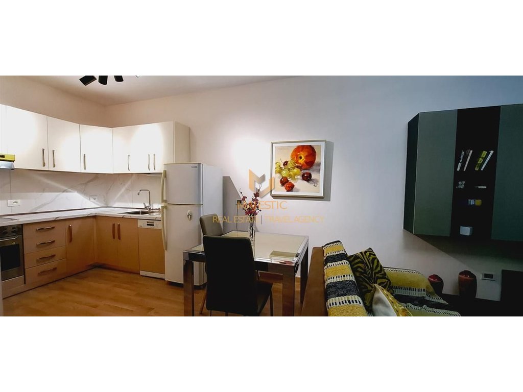 A 1+1 apartment is available for rent near the botanical garden.