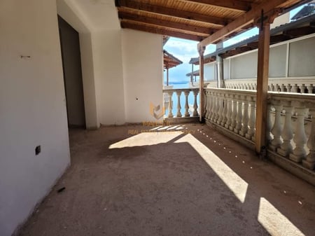 Apartment 2+1+veranda for sale in Saranda, street 5.