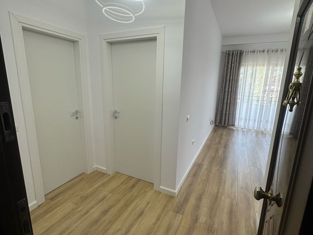 Shitet Super Apartament 1+1 92,000€  ne Yzberish Misto Mame,Yzberisht