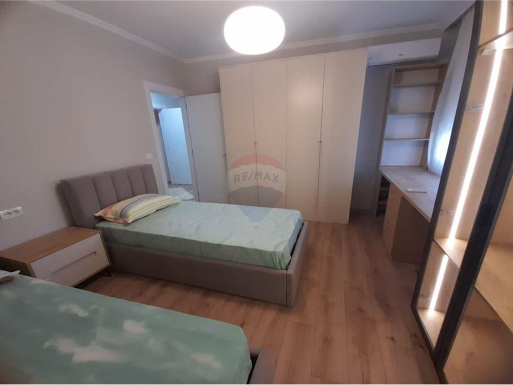 Apartament 2+1 per qira te Komuna Parisit