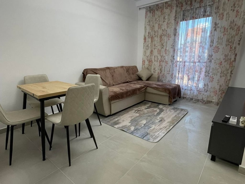 Affittasi appartamento 1+1+garage presso il Nuovo Mercato.