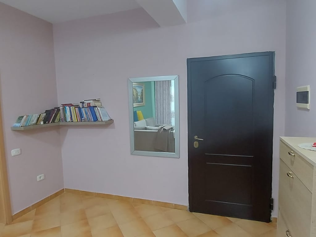A 1+1 apartment is for rent on Kavaja Street.