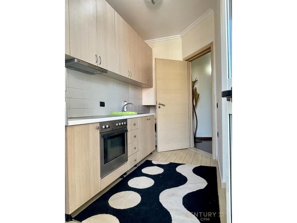 Appartamento 1+1+2 in affitto all'inizio di via Kavajë.