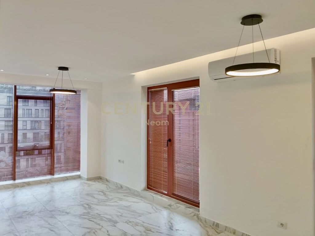 ✨ Qira, Zyrë Moderne – 70 m² – Rruga e Kavajës