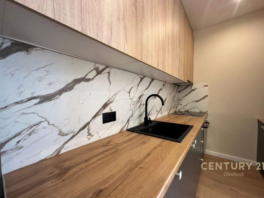 Shitet Apartament 1+1 pranë Pazarit të Ri