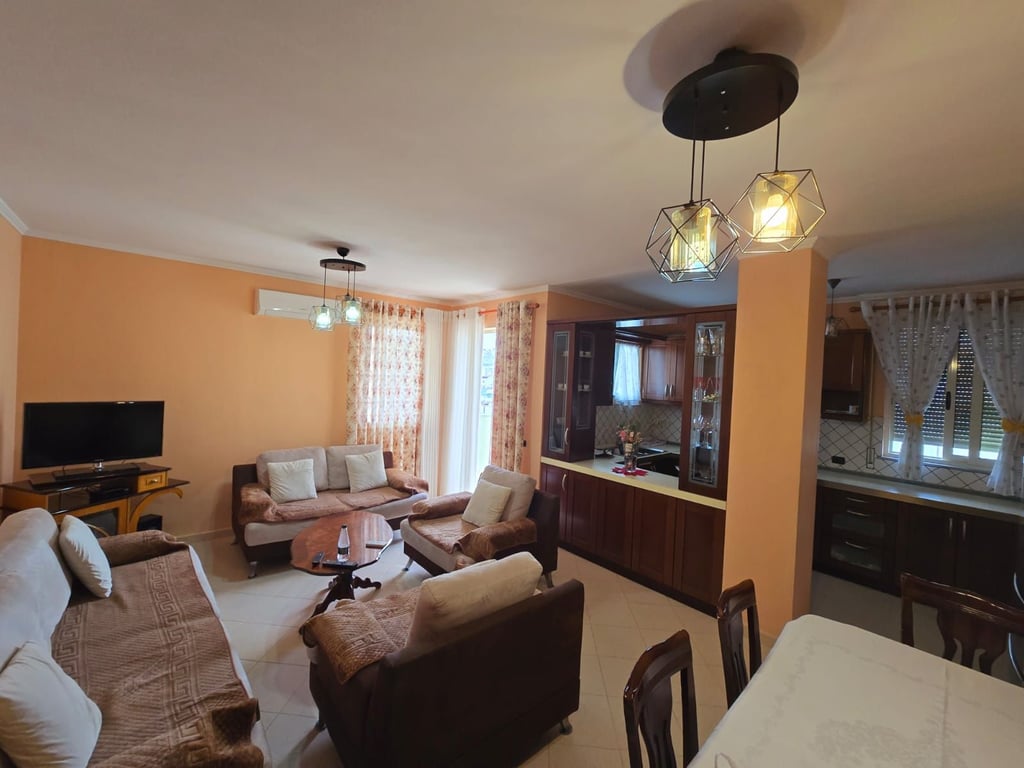 AFFITTASI SUPER APPARTAMENTO 2+1+2 VICINO ALLA DIREZIONE DI POLIZIA DI DURAZZO