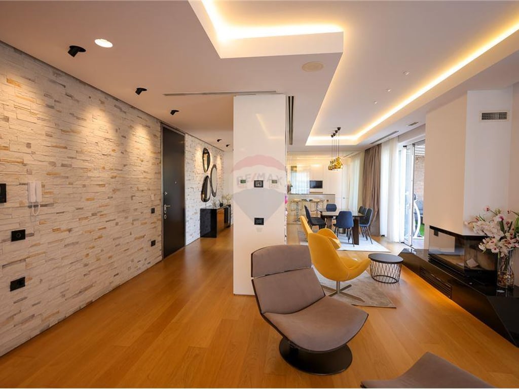 PENTHOUSE LUKSOZ PER SHITJE, KOPSHTI ZOOLOGJIK