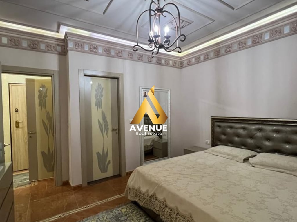 SHITET APARTAMENT 3+1+2 I MOBILUAR, PRANE KONDRA E DIELLIT 1 , TIRANE.