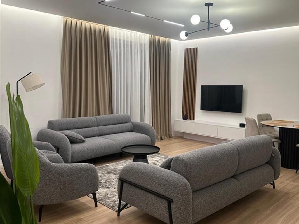 Affittasi appartamento 2+1+2 in Bulevardi i Ri a 800 Euro.
