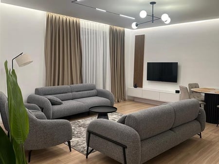 Jepet me qera apartament 2+1+2 te Bulevardi i Ri 800 Euro