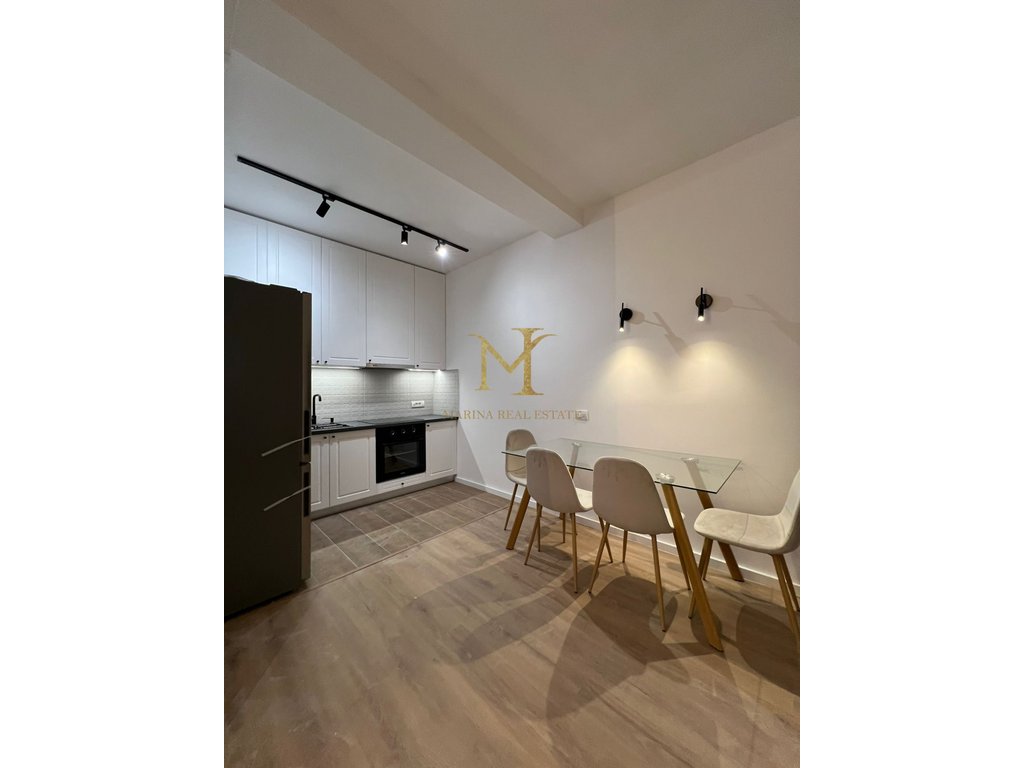 VENDESI APPARTAMENTO SUPERFICIE 75 M2 !! SPIAGGIA FERROVIA DURAZZO !!