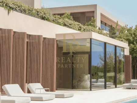 🔑 Villa di Lusso a 3 Piani con Piscina in Vendita – Green Coast 2, Palasë