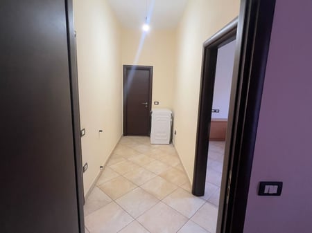 Jepet me qera Apartamenti 3+1, rruga Sali Nivica prane Tregut te Ri Elektrik ose rruges se Elbasanit 500 mije leke 