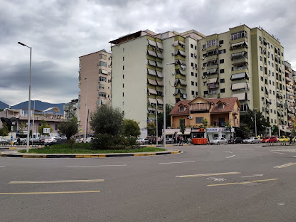 PARIS COMMUNE OPPOSITE KIKA 2 90 M2