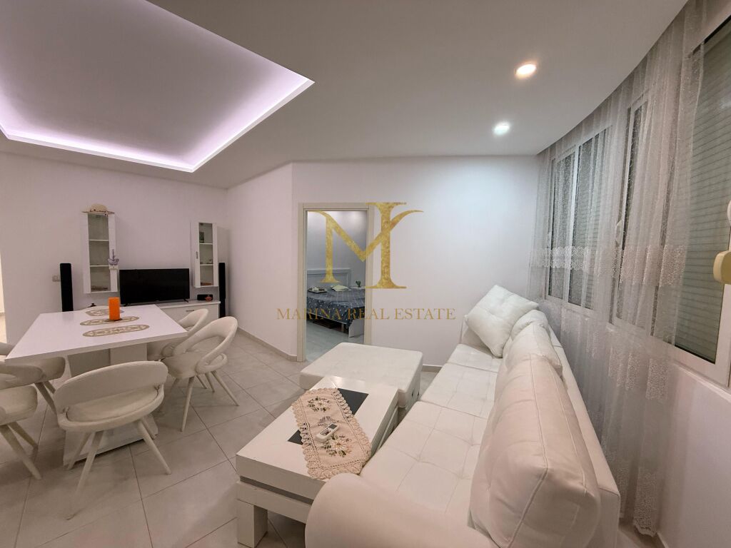 SHITET APARTAMENT 2+1 PRANE SHKOLLES BAJRAM CURRI !!