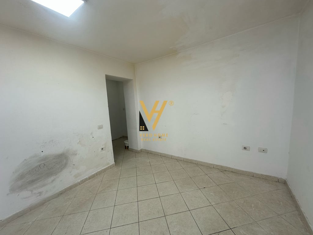 JEPET DYQAN 25M2 ME QERA TE ISH TREGU ELEKTRIK 300 EURO