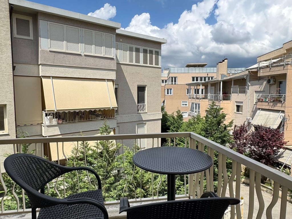 Jepet me qera 2+1+2 te Liqeni i Thate