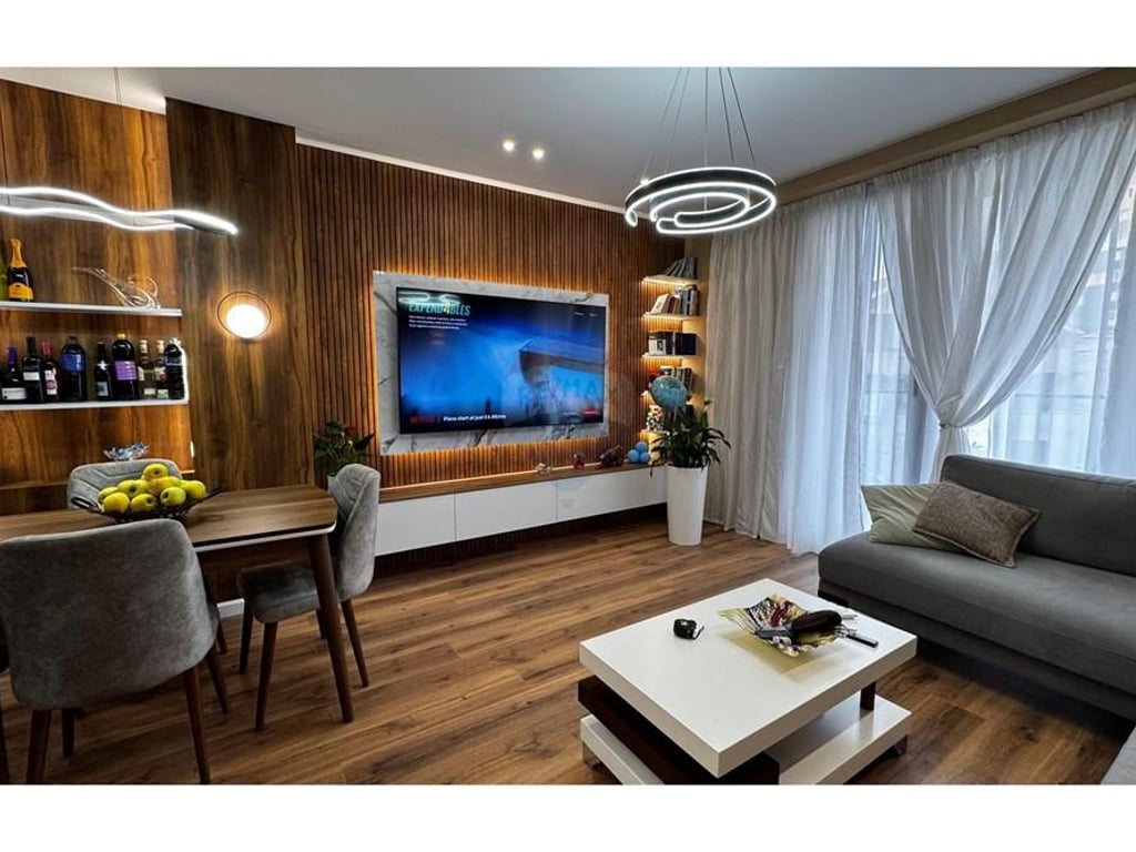 2+1 apartment for rent at Fusha Aviacionit!