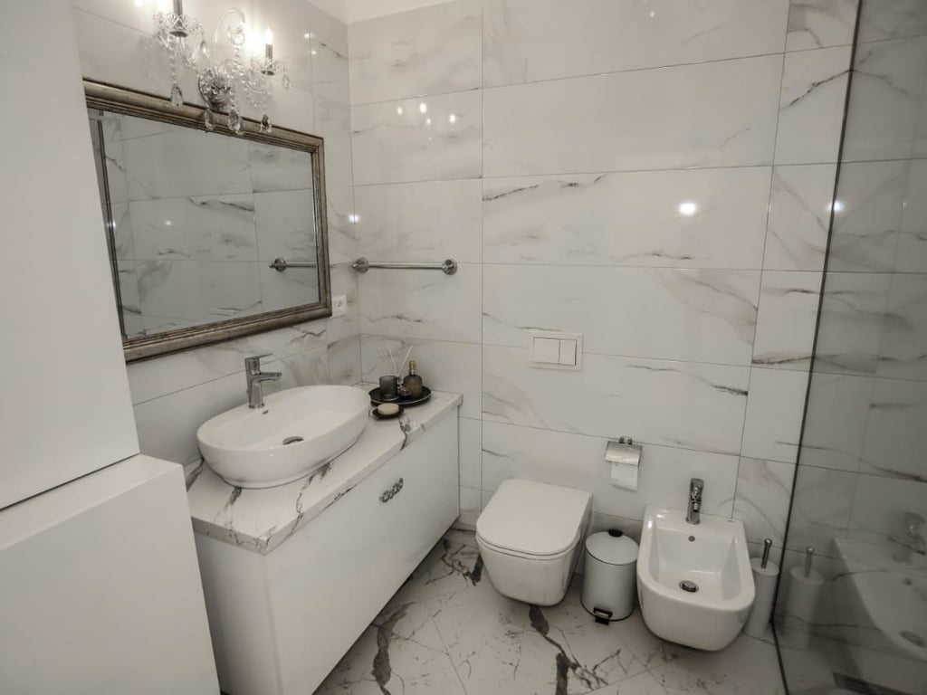 A 1+1 apartment is available for rent at Square 21.