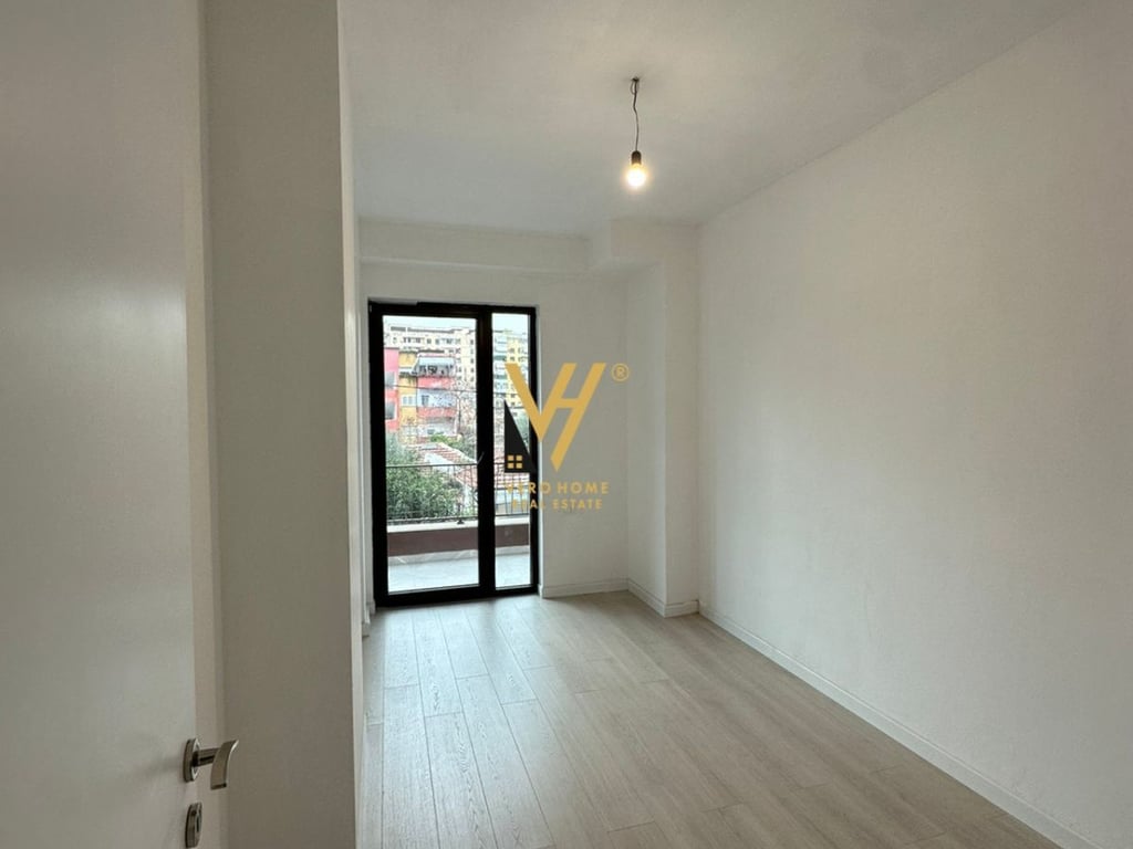 JEPET ZYRE 96 M2 ME QERA TE MYSLYM SHYRI 700 EURO