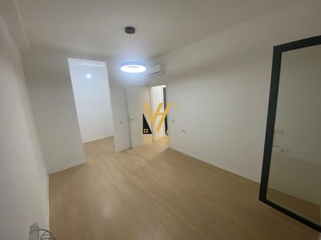 JEPET ZYRE 120 M2 ME QERA TE KOMPLEKSI KONTAKT ,21 DHJETORI 650 EURO