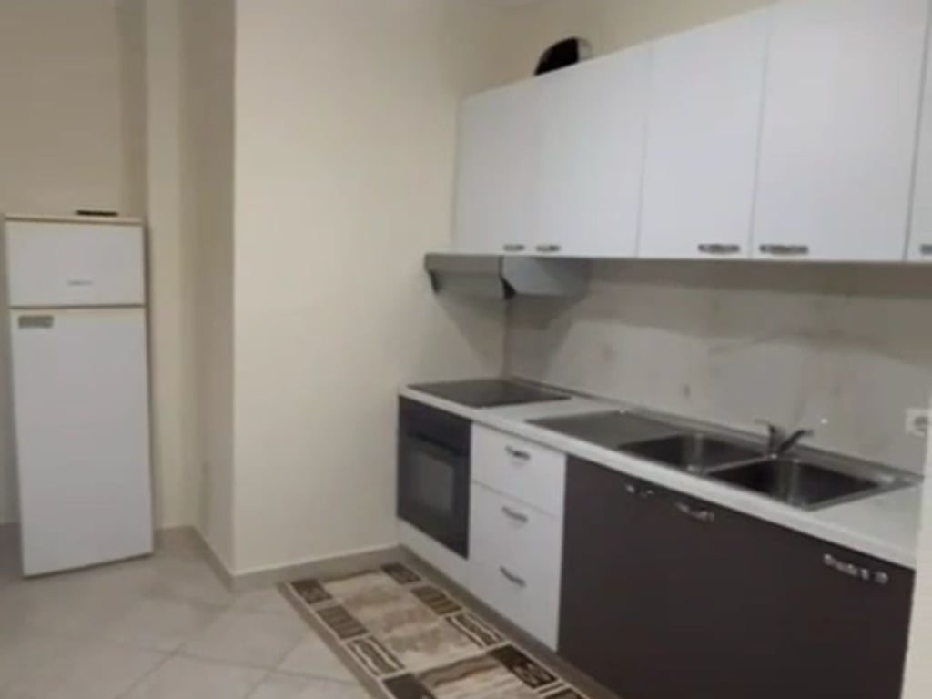 Apartament 1+1 per qira ne Astir, prane Granda Hotel