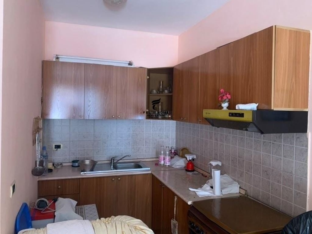 VENDESI APPARTAMENTO 1+1 VIA ELBASAN 135.000 EURO