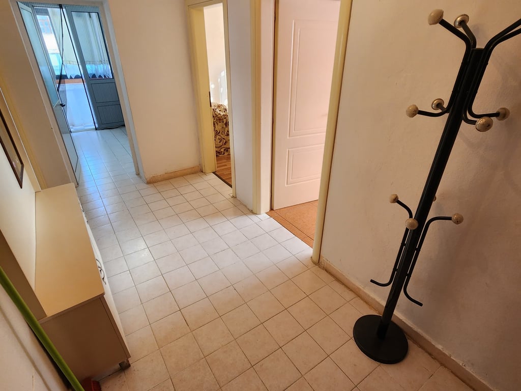 Shitet Apartament 1+1, Perball bar Grande, Durres