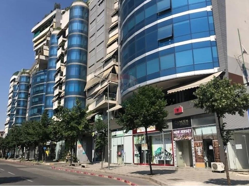 ZYRE 115M2 PER QIRA TEK KOMPLEKSI HALILI