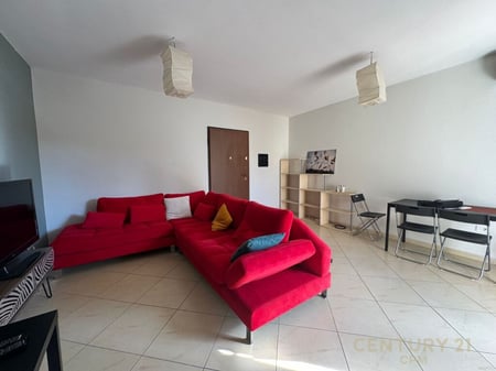 Japim me qira apartament 2+1+2 tek Kopshti Botanik , prane Xhamise