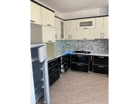 Qira, Apartament 2+1 Muzeumi , Durres