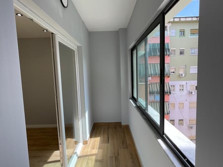 Shitet Apartament 1+1  Rruga 5 Maji (prane Shkolles Tirana Jone