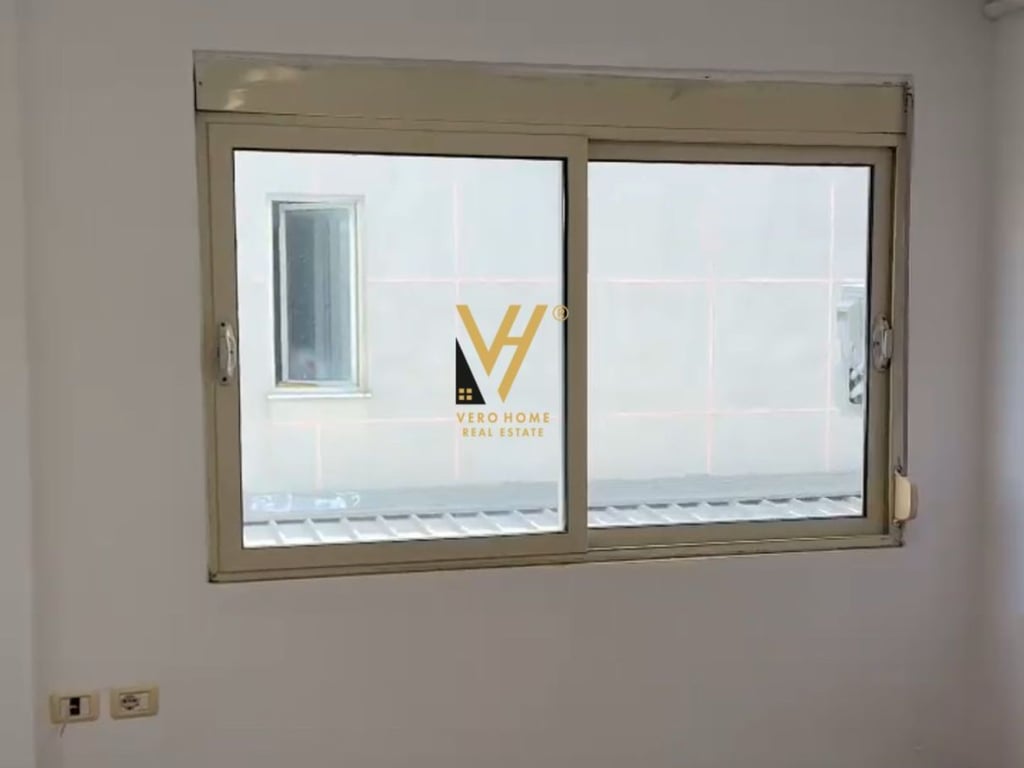 JEPET ZYRE 90M2 ME QERA TE KOMUNA E PARISIT 700 EURO