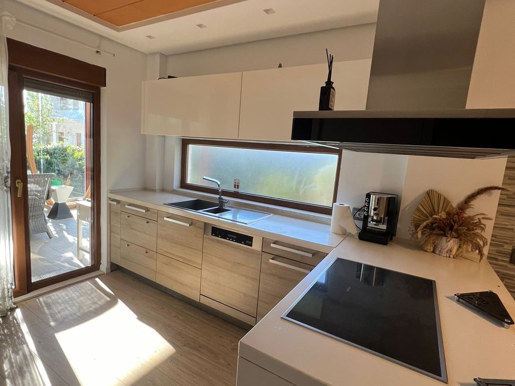 Vendesi Villa a 3 Piani a TEG 600.000 euro
