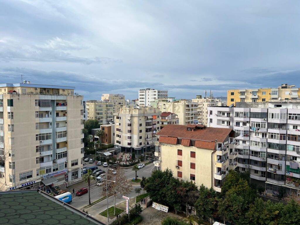 JEPET ME QIRA APARTAMENT 2+1+DEPO NE PLAZH ILIRIA !